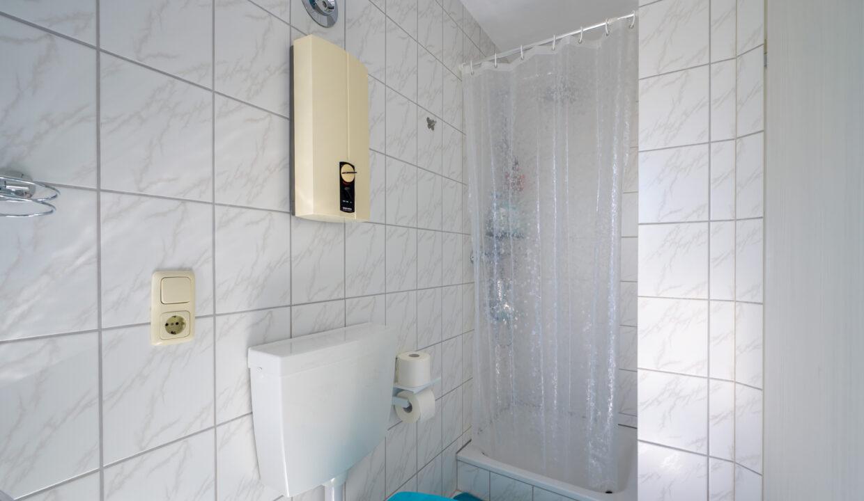 Bad mit Dusche Wohn. 1.OG