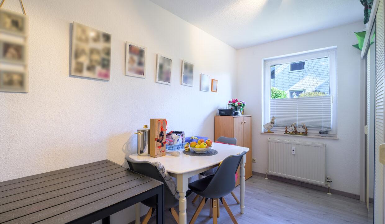 Büro_ Kinderzimmer Wohn. EG
