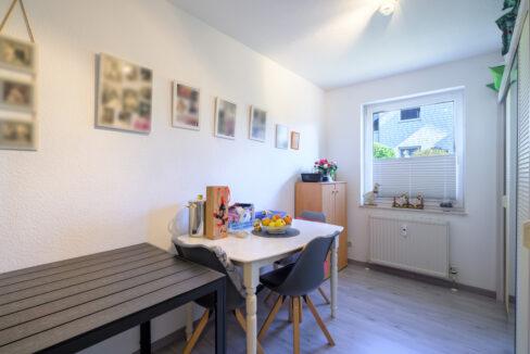Büro_ Kinderzimmer Wohn. EG