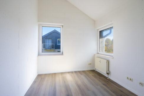 Büro_ Kinderzimmer Wohn.DG