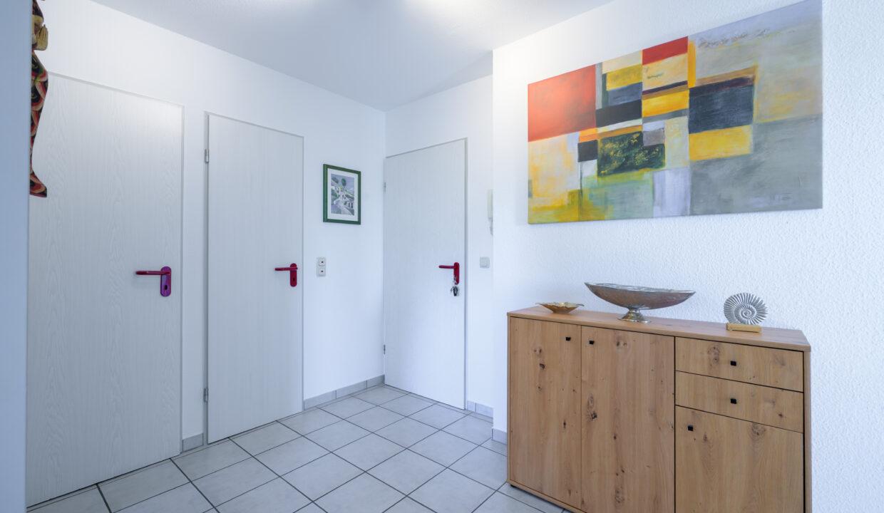 Flur mit Eingang Wohn. 1.OG