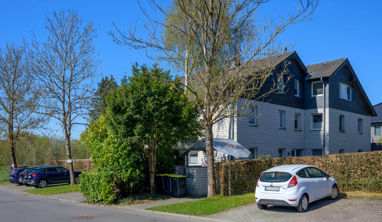 Seitenansicht zum Eingang