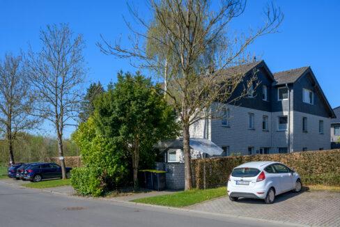 Seitenansicht zum Eingang